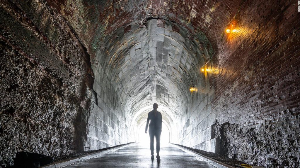 Las cataratas del Niágara tienen un impresionante túnel debajo