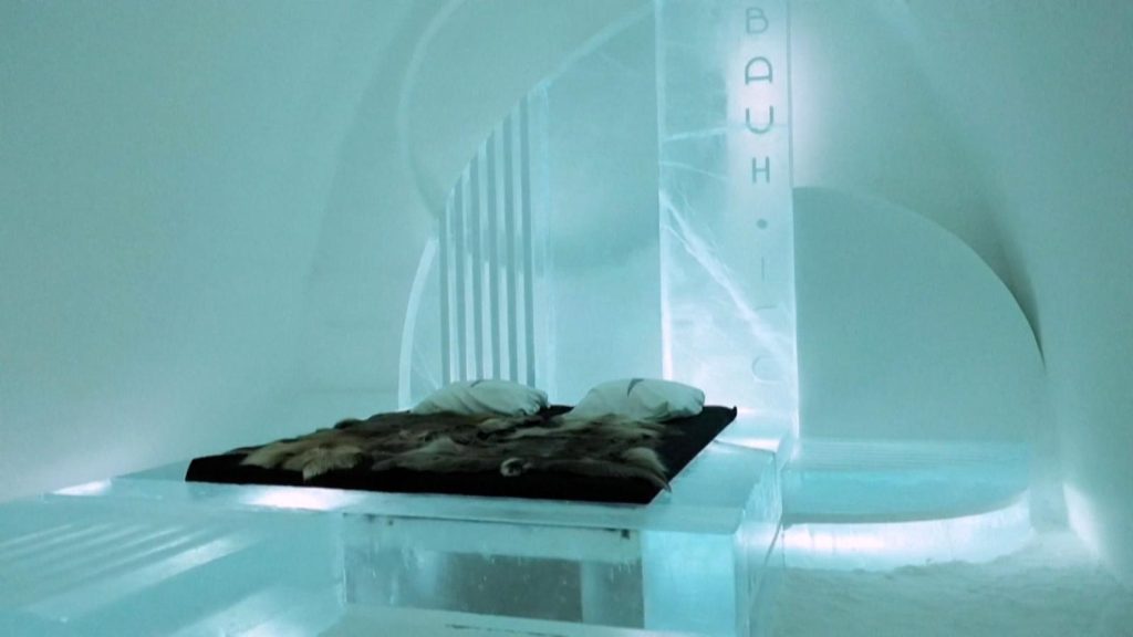 Conoce el hotel construido sobre hielo, ¿pagarías por pasar una noche helada?