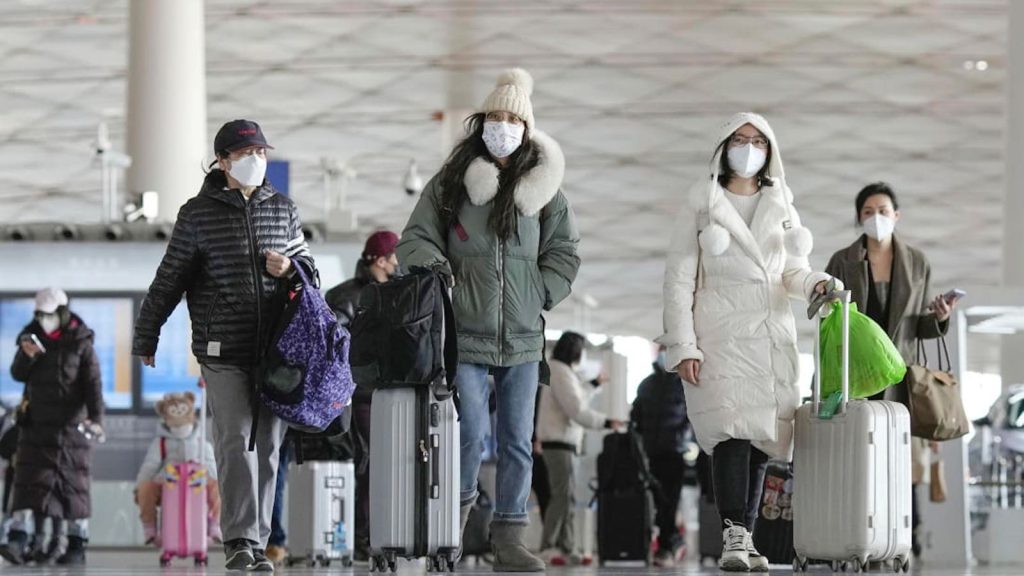 Las familias se regocijan después de años de separación luego de que China anunciara fin de la cuarentena obligatoria a viajeros del exterior