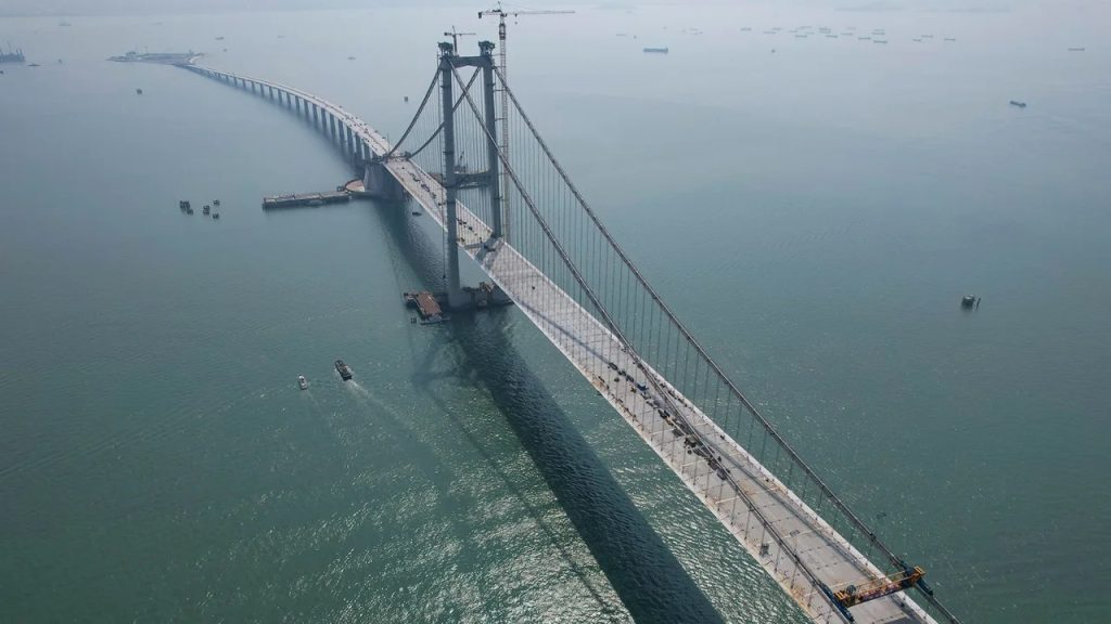 Este puente de 24 kilómetros y US$ 6.700 millones es un símbolo de las ambiciones y los problemas de China