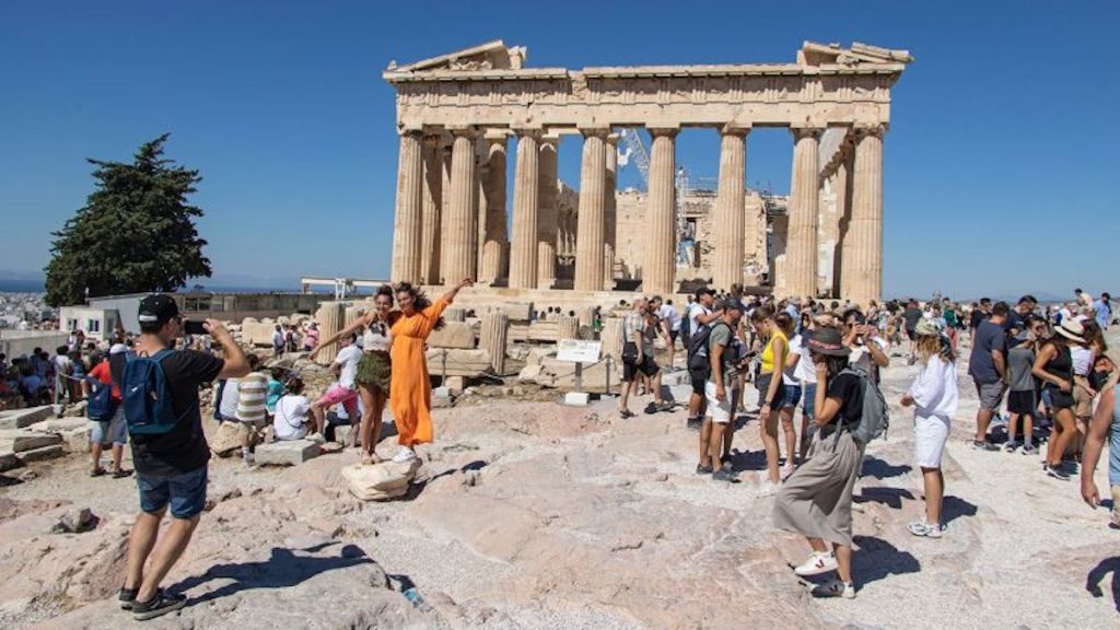 El verano turístico "de locura" en Europa ya comenzó. Y se va a poner mucho peor