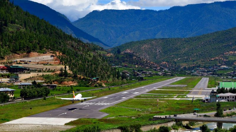 El aterrizaje en este aeropuerto es tan difícil que solo 50 pilotos pueden hacerlo