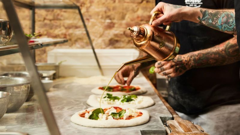 La mejor pizza del mundo en 2024 no está en Nápoles, ni siquiera en Italia. Descubre dónde se encuentra